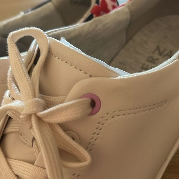 Naturalizer Morrison 2.0 White Lilac, Size 7.5, NWT Display pair tried on - Picture 9 of 14
